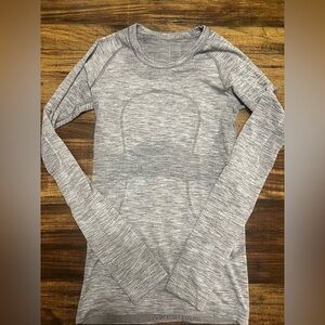 Lululemon Swiftly Tech Long Sleeve Size 2 in Grey